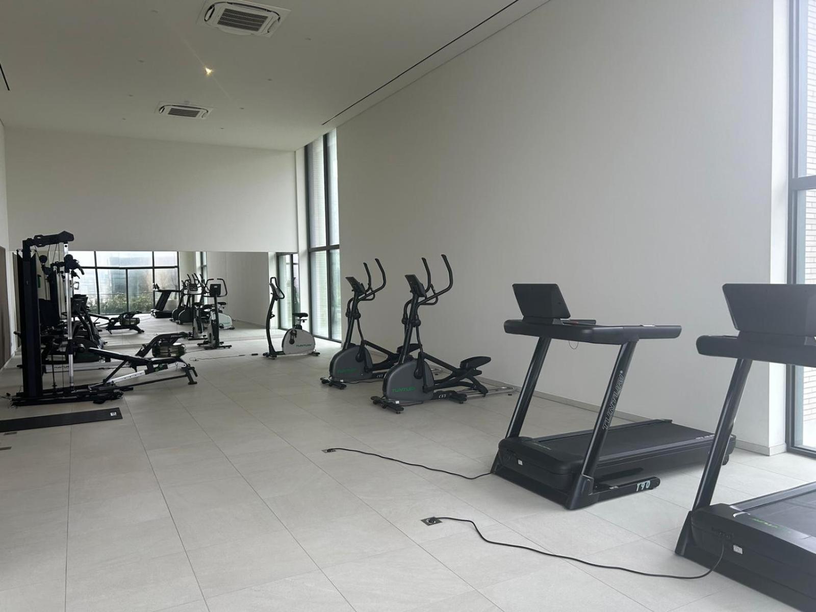 Park Tower Sea View With Pool And Gym Apartment *